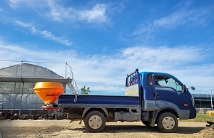 제설용 염화칼슘살포기-차량견인용과적재함탑재용